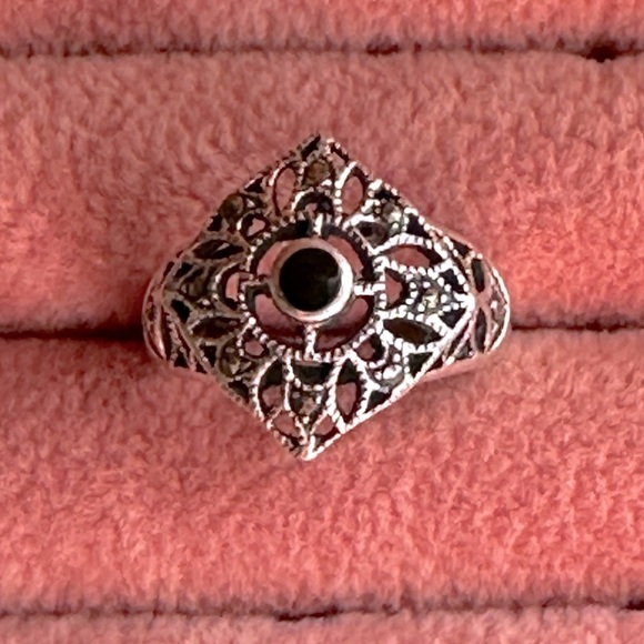 Vintage Sterling Silver Black Onyx Inlay & Marcasite Filigree Ring Sz 7 925 - Picture 6 of 12